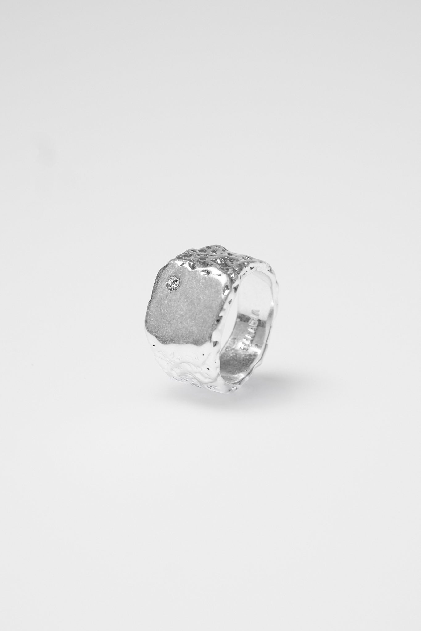 Anillo Sello Irregular Circon