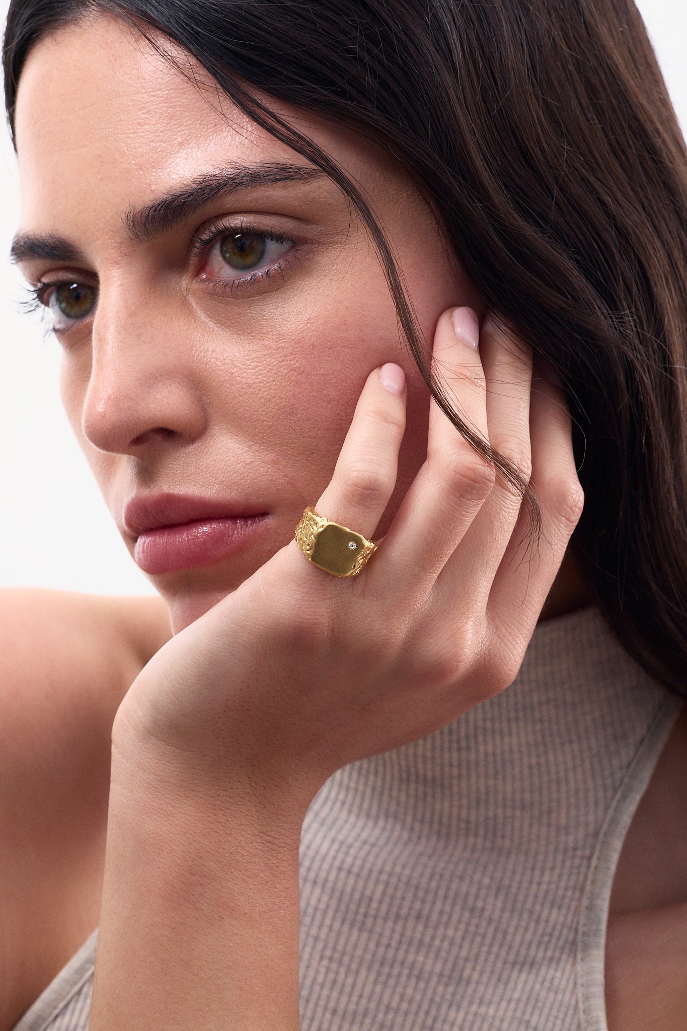 Anillo Sello Irregular Circon