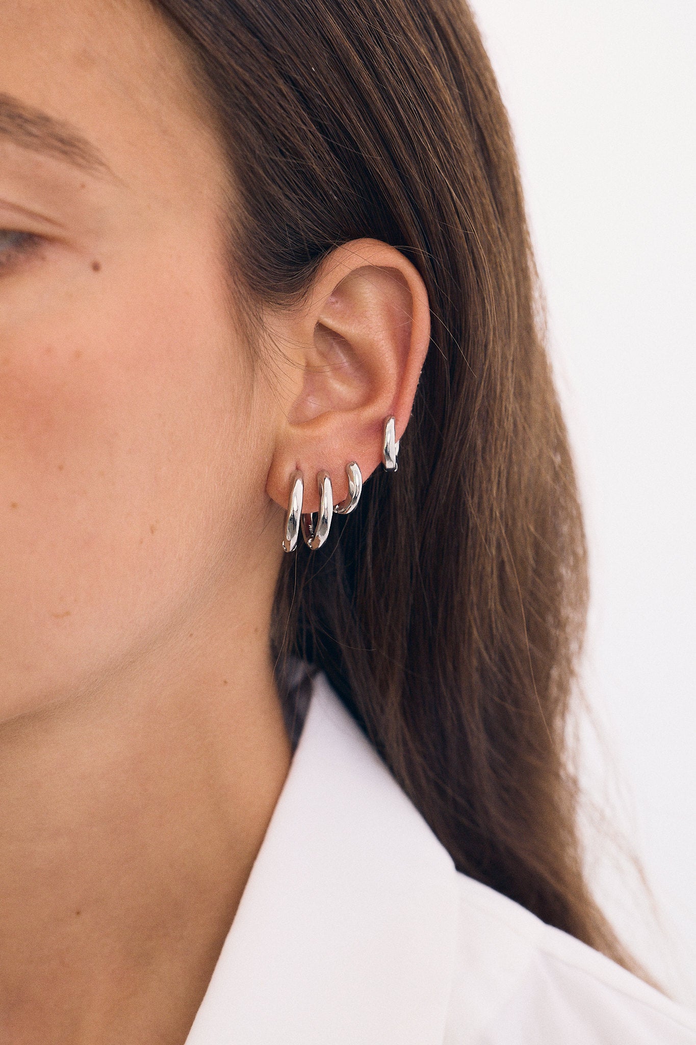 Mini boucle d'oreille irrégulière 7 mm