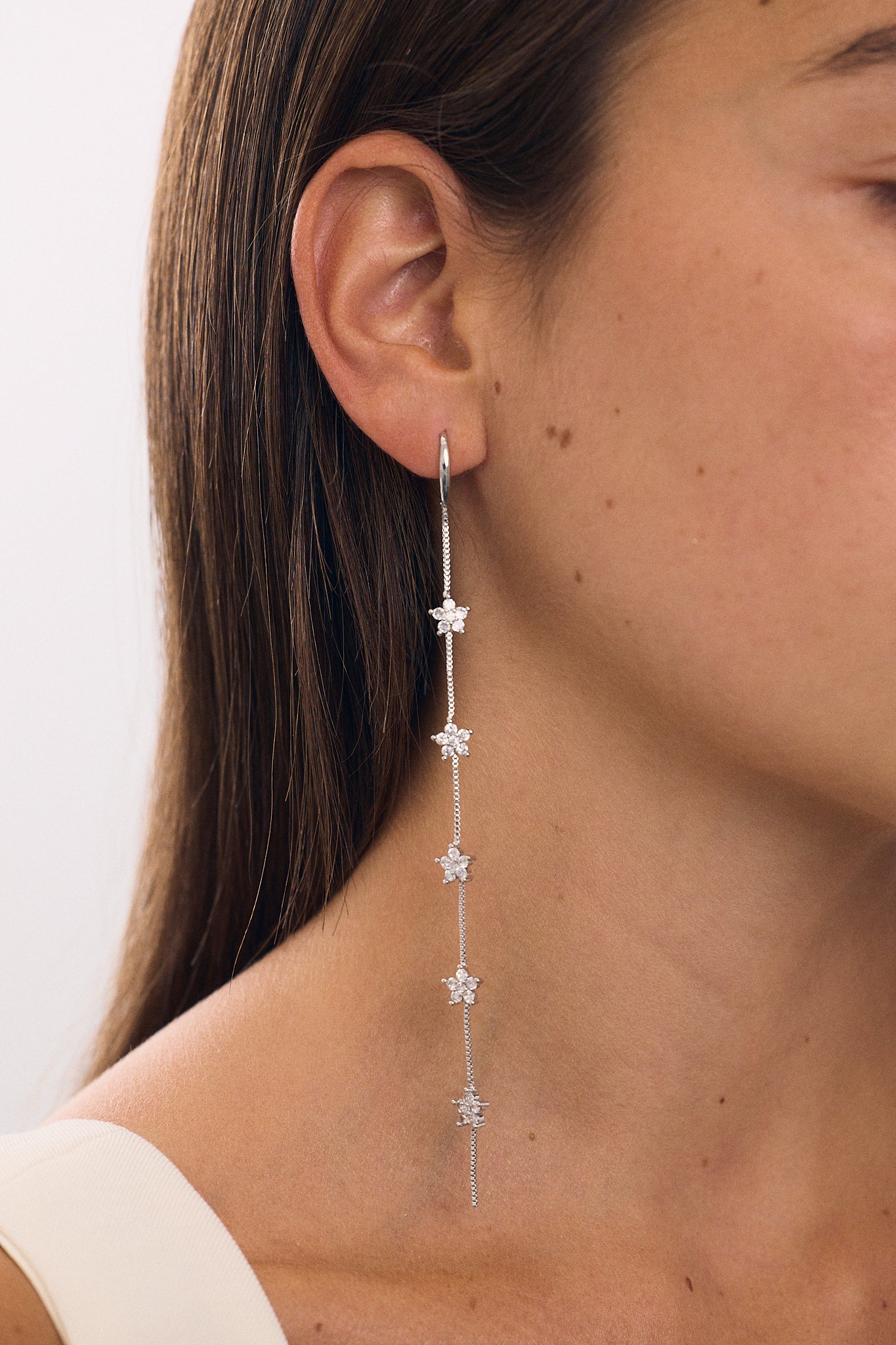 Boucle d'oreille chaîne double fleur (unité)