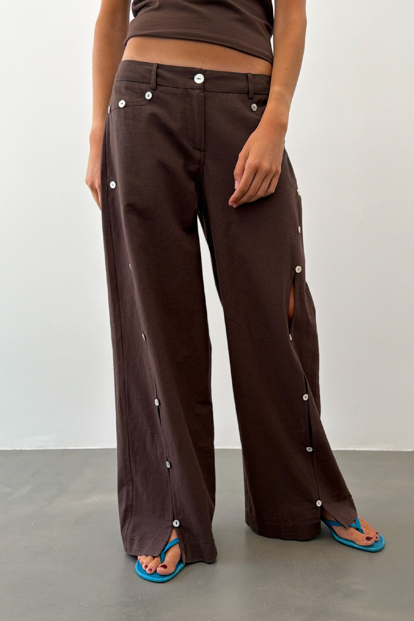 Pantalón Botones Nácar Marrón