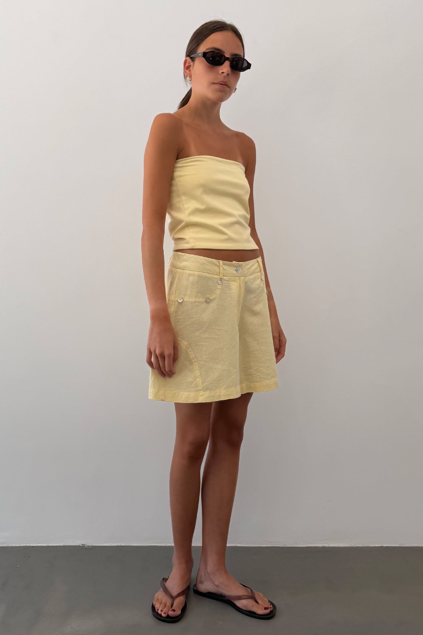 Shorts Botones Nácar Amarillo