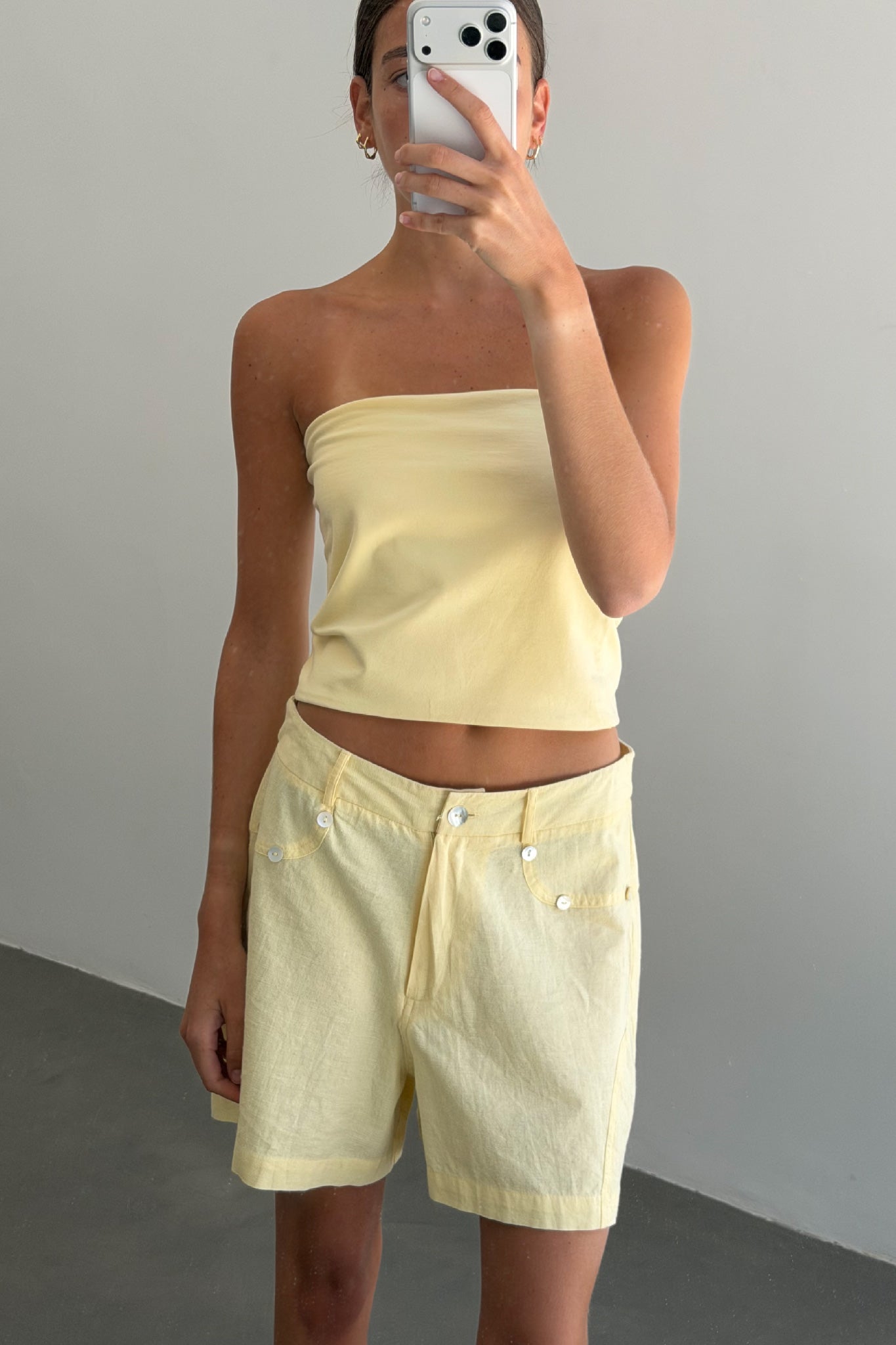 Shorts Botones Nácar Amarillo