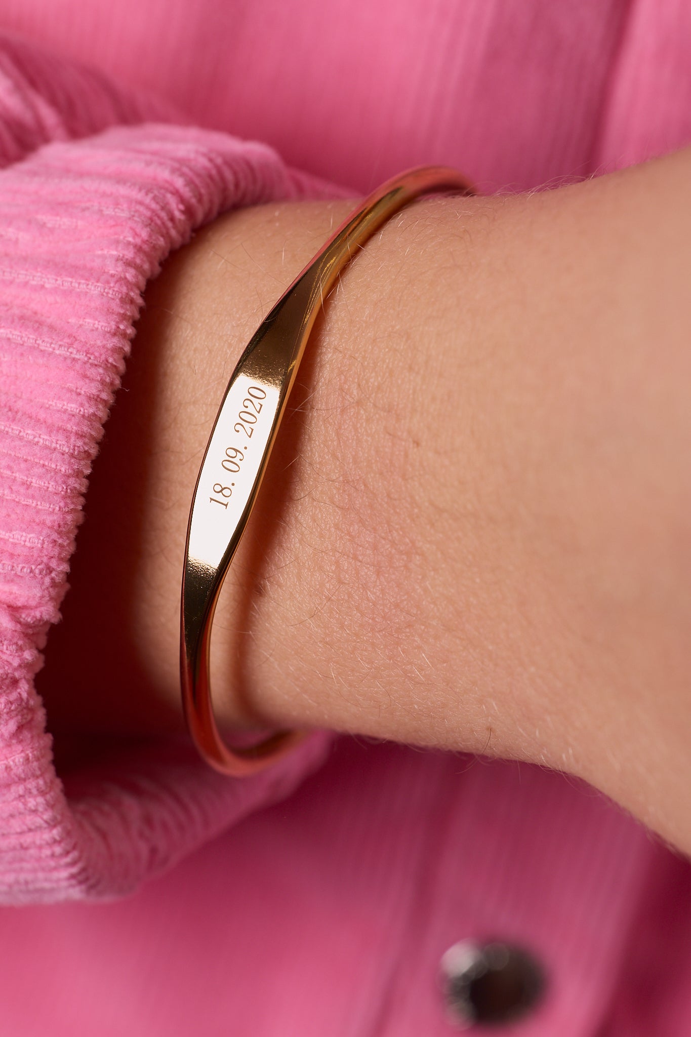 Customizable Oval Bracelet