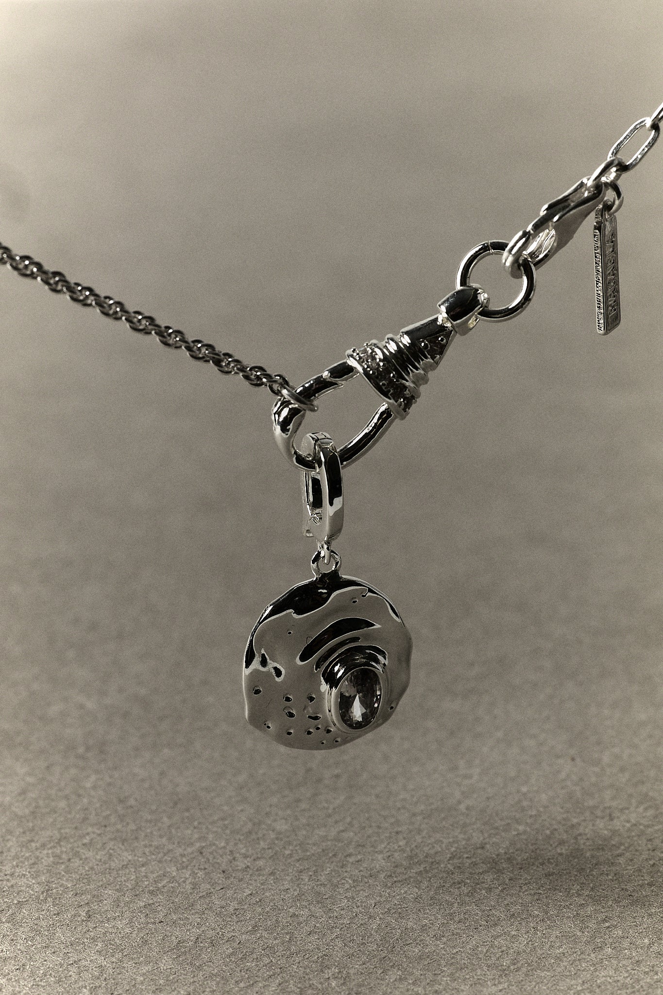 Charm Medalla Circonita