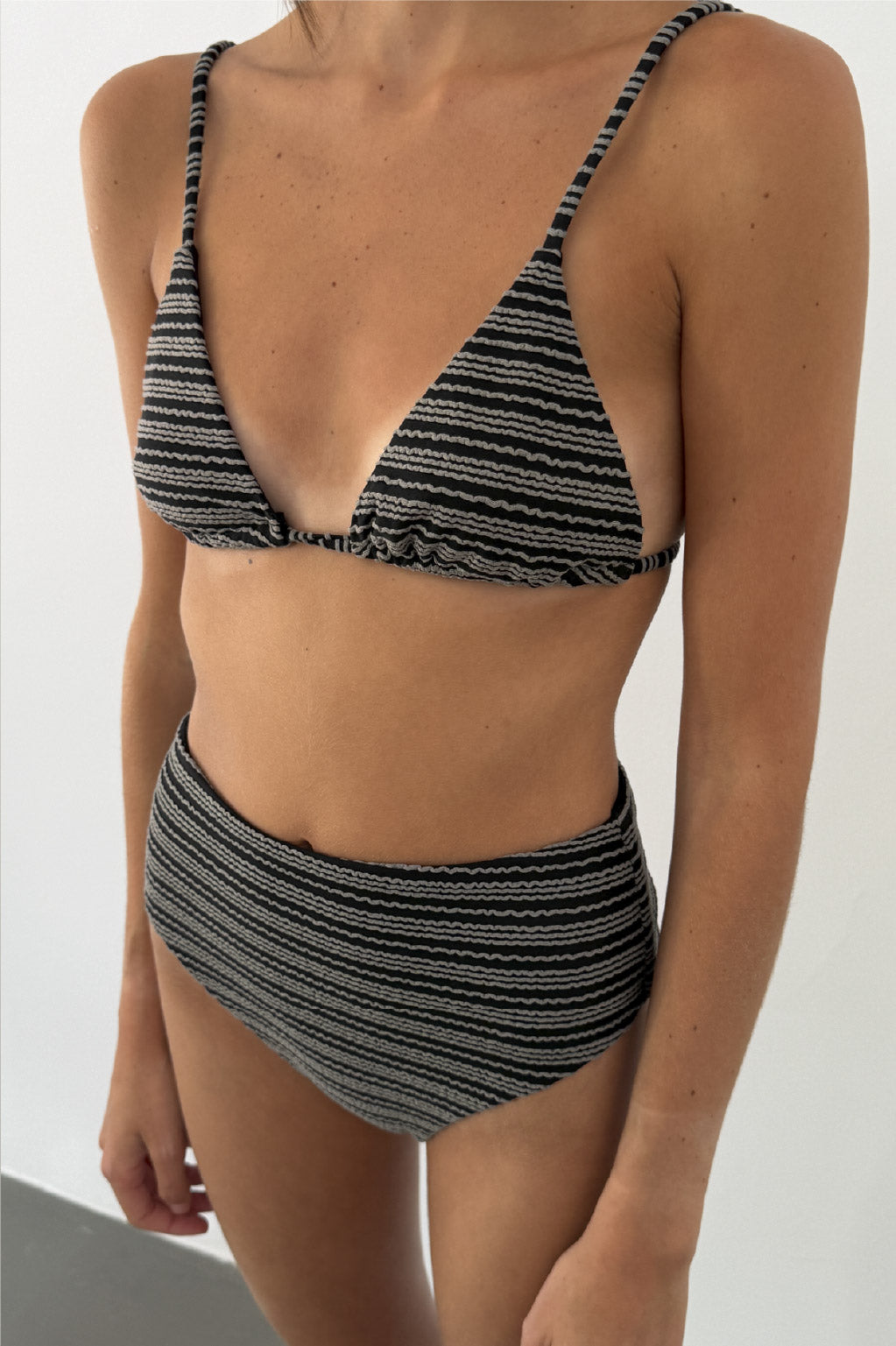 Bikini Bottom Tiro Alto Textura Negro