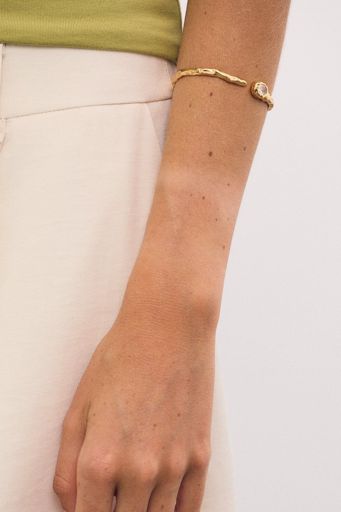 Brazalete Irregular Circonita