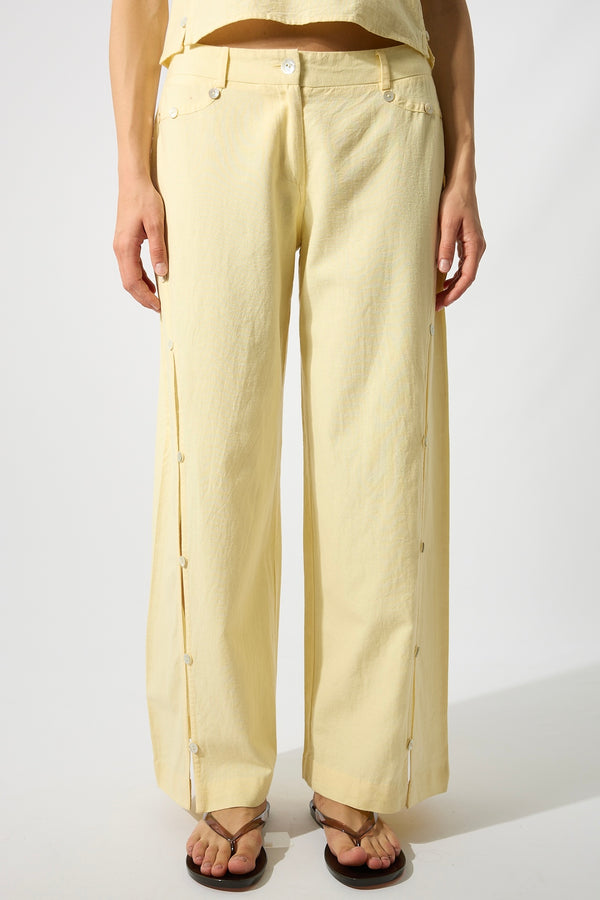 Pantalón Botones Nácar Amarillo